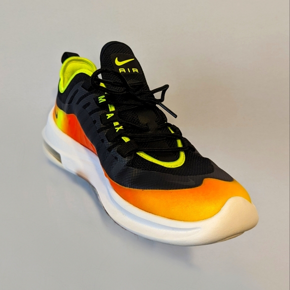 nike air max axis yellow
